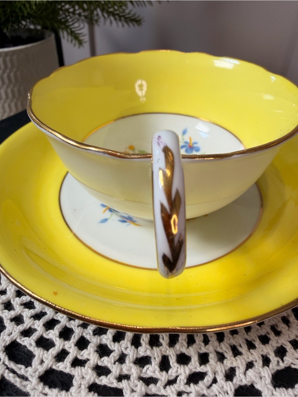 vintage Royal Grafton yellow fine bone china teacup and saucer set - Picture 5 of 12